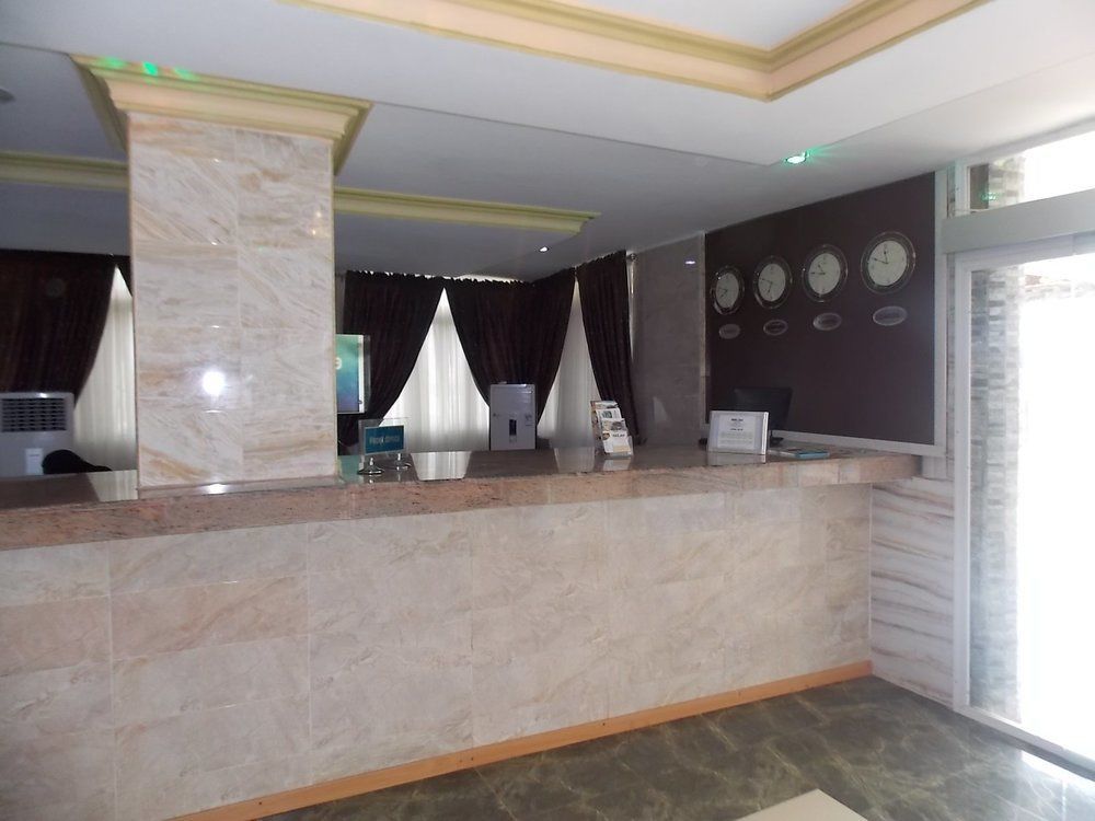 ดูบลินา สวีท Hotel Festac Town ภายนอก รูปภาพ