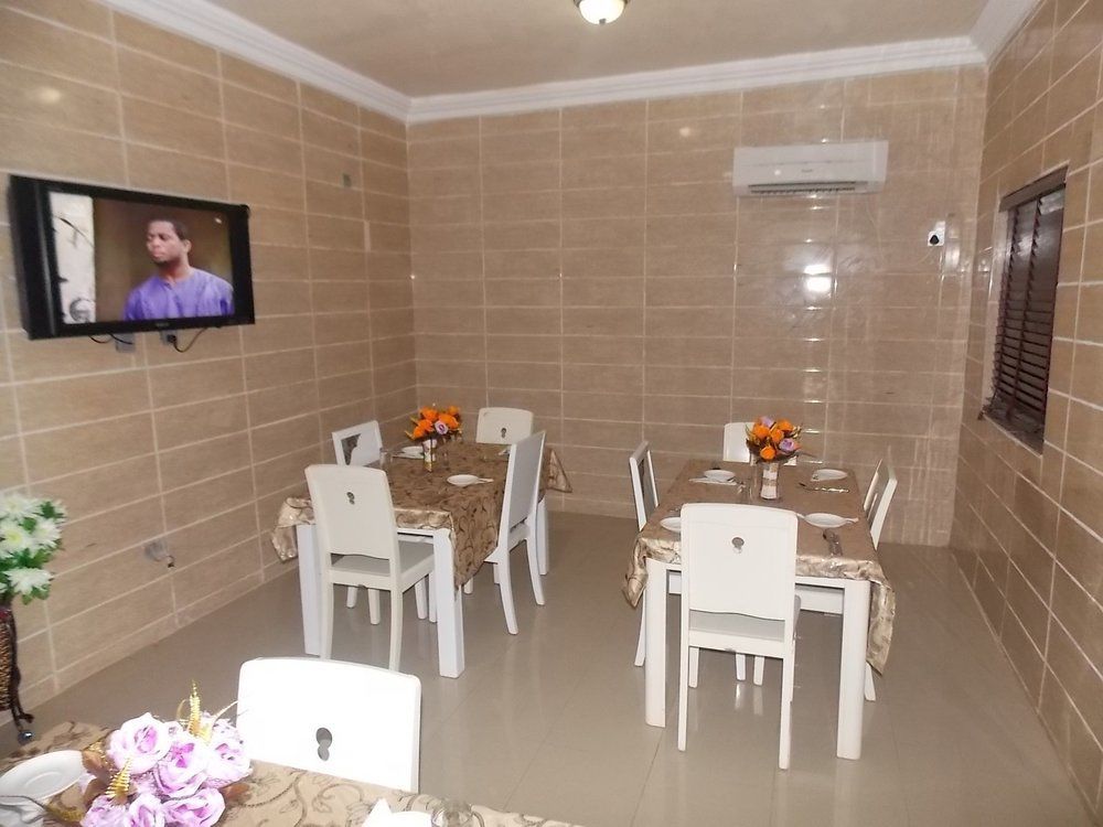ดูบลินา สวีท Hotel Festac Town ภายนอก รูปภาพ