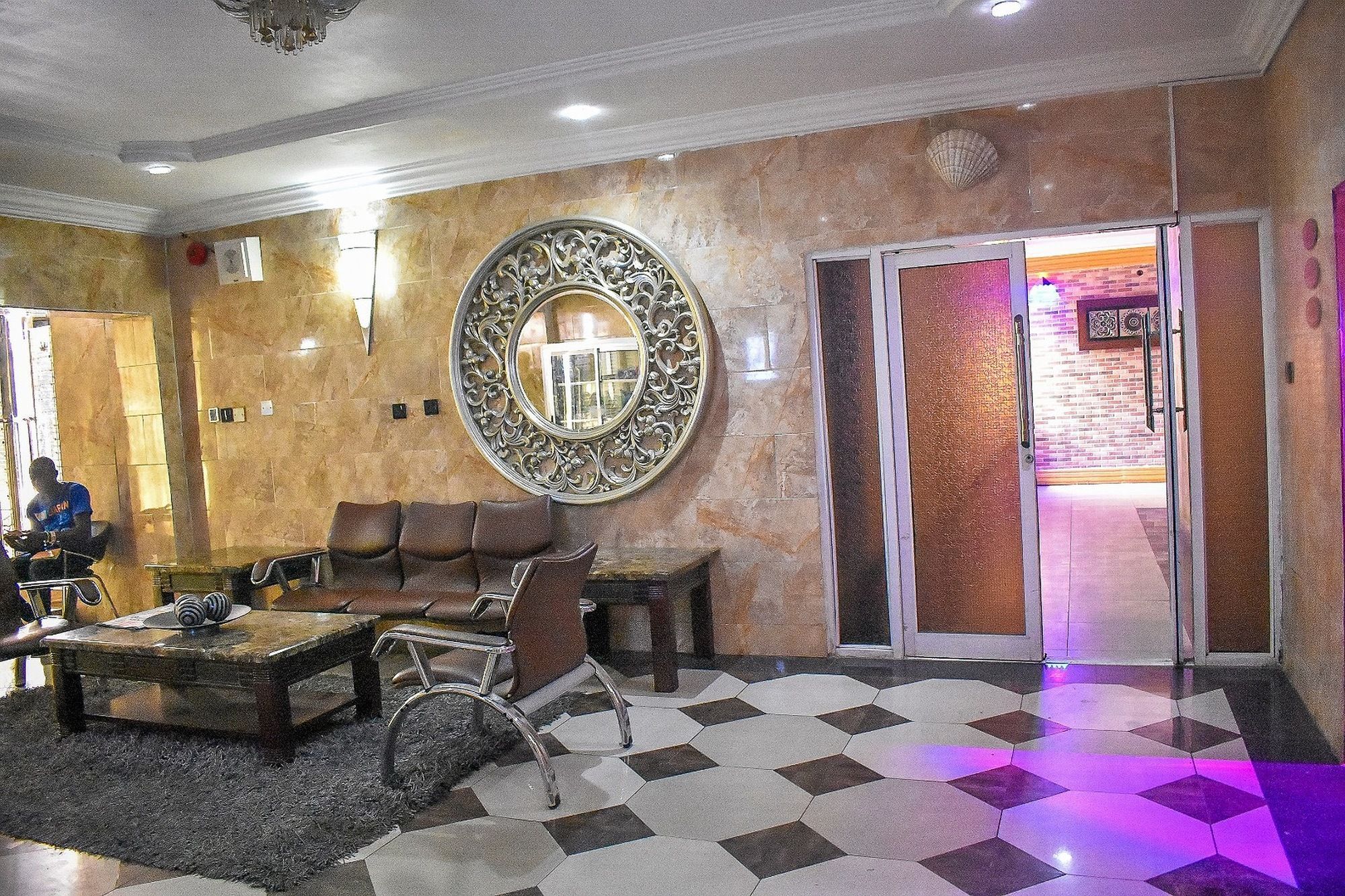ดูบลินา สวีท Hotel Festac Town ภายนอก รูปภาพ