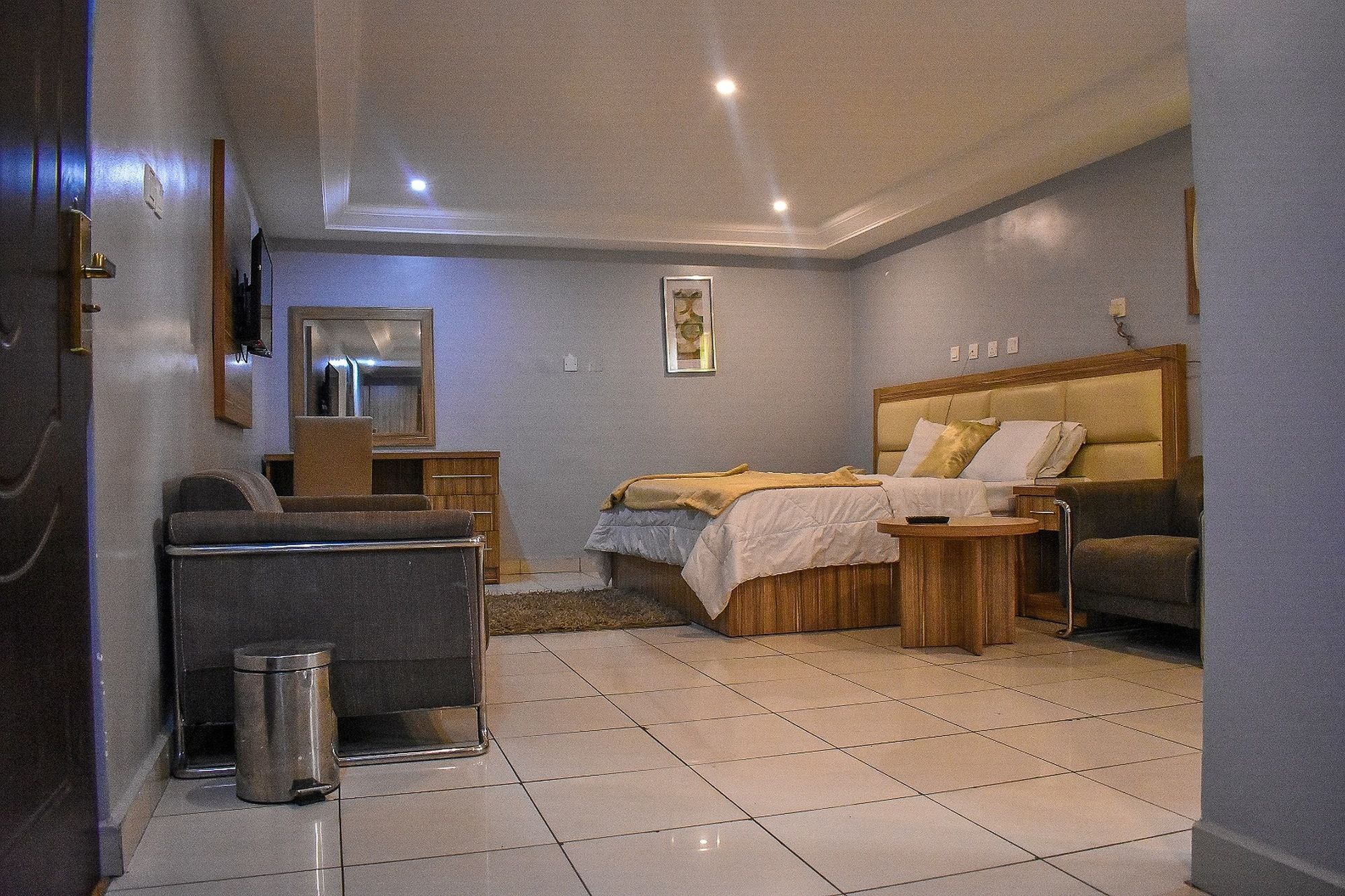 ดูบลินา สวีท Hotel Festac Town ภายนอก รูปภาพ