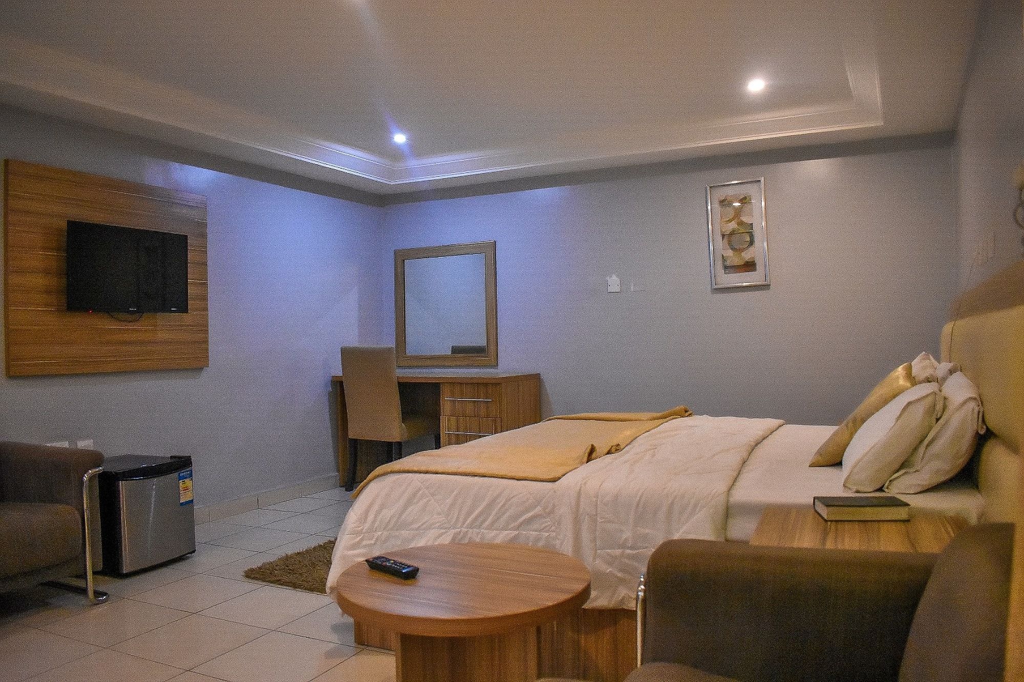 ดูบลินา สวีท Hotel Festac Town ภายนอก รูปภาพ