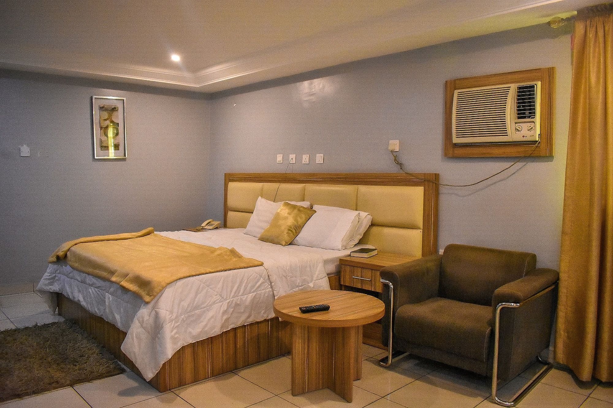 ดูบลินา สวีท Hotel Festac Town ภายนอก รูปภาพ