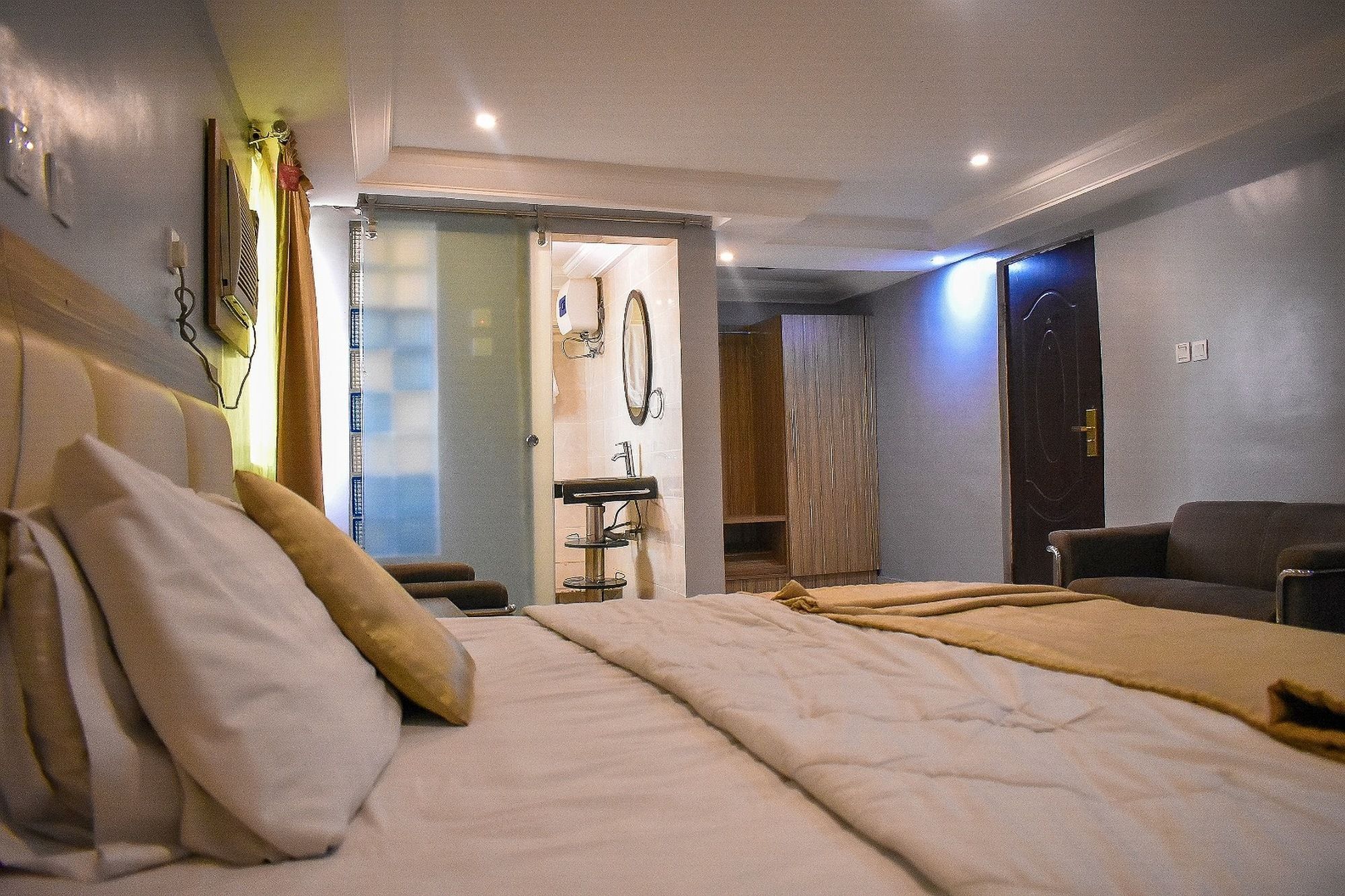 ดูบลินา สวีท Hotel Festac Town ภายนอก รูปภาพ