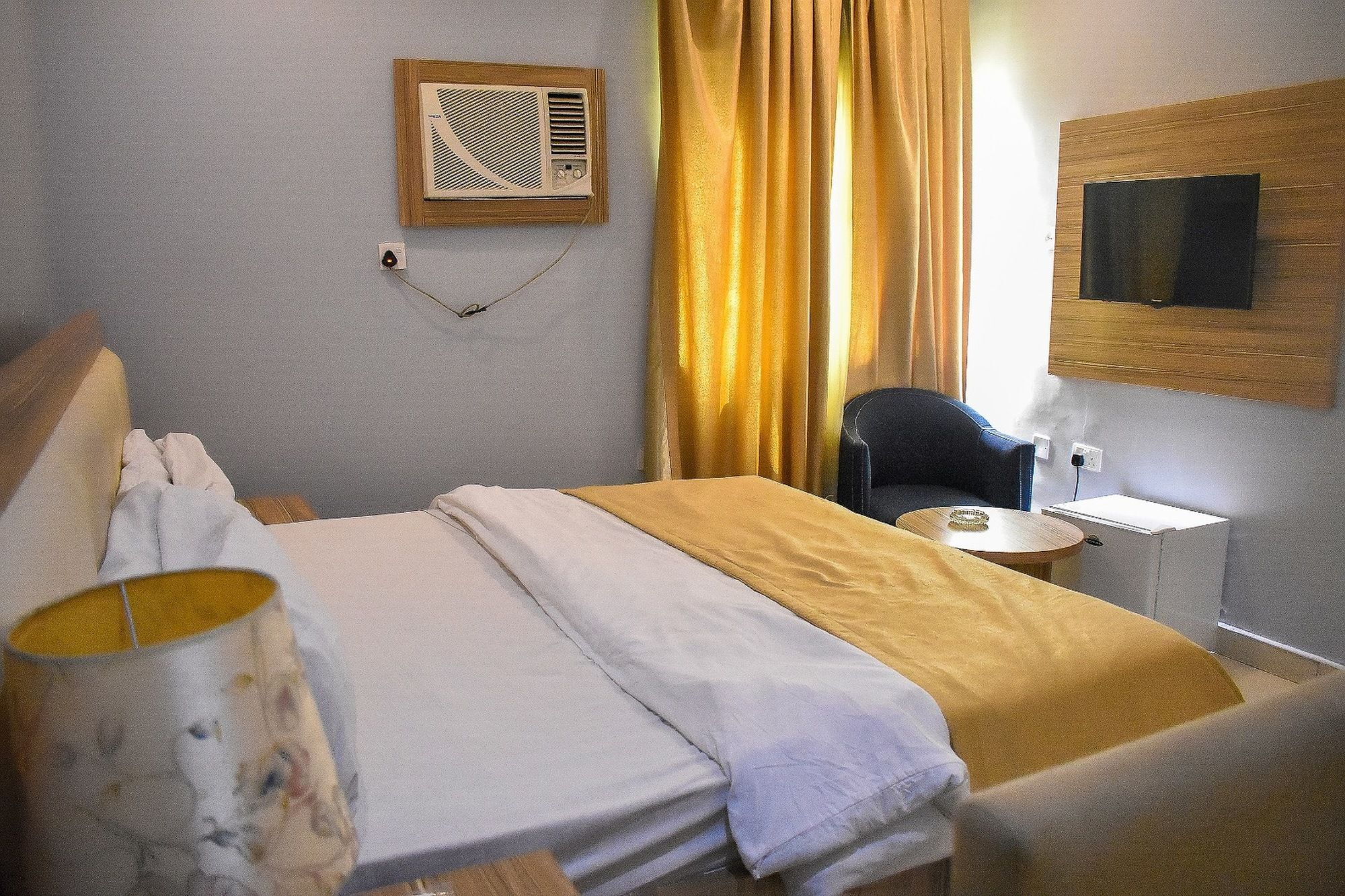 ดูบลินา สวีท Hotel Festac Town ภายนอก รูปภาพ